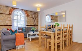 Unique And Quirky Central Apartment With Parking